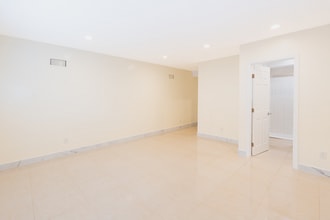 2050 S Lida Ln in Anaheim, CA - Foto de edificio - Building Photo