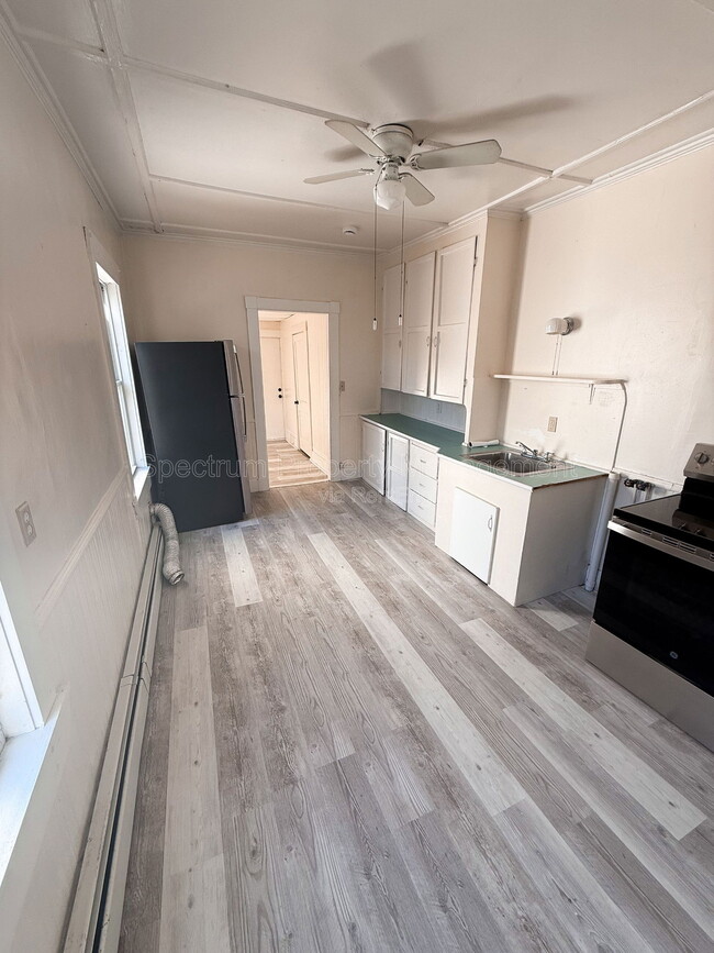 22 Gold St in Waterville, ME - Foto de edificio - Building Photo