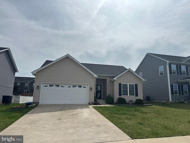 183 Aylesbury Ln in Martinsburg, WV - Building Photo - Building Photo