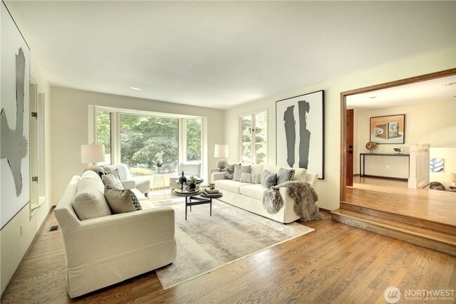 9020 NE 34th St in Yarrow Point, WA - Building Photo - Building Photo