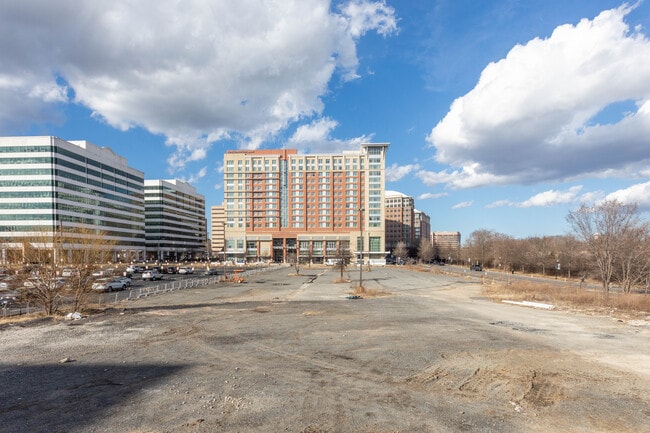 33rd St S in Alexandria, VA - Foto de edificio - Building Photo