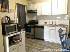 832 Huntington Ave in Boston, MA - Foto de edificio - Building Photo