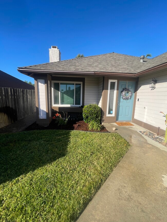 514 Barnett Dr in San Marcos, CA - Foto de edificio - Building Photo