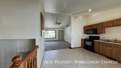Prime Location 3-Bedroom Gem in Sioux Falls, SD - Building Photo - Building Photo