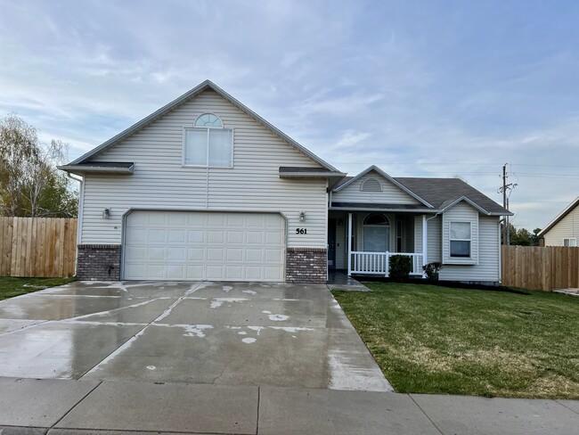 property at 561 W Palmer Dr