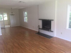 1725 W 49th St in Norfolk, VA - Foto de edificio - Building Photo