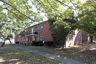 Arbor Village Apartments in Allentown, PA - Building Photo - Building Photo