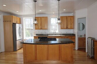 68 4th St in Dover, NH - Building Photo - Building Photo