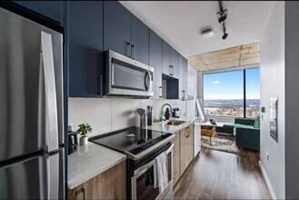 2010 West End Ave in Nashville, TN - Building Photo - Building Photo