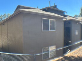 1185 W University Ave in Flagstaff, AZ - Building Photo