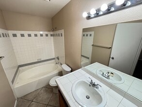 6208 Yerba Ln in Las Vegas, NV - Building Photo - Building Photo