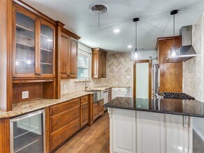 1404 Ravenwood Dr in Arlington, TX - Building Photo - Building Photo