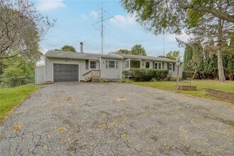 24 Elaine Dr in Rochester, NY - Building Photo - Building Photo