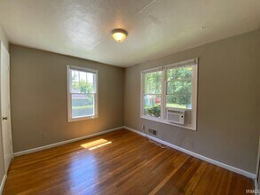 913 S Lincoln St in Bloomington, IN - Building Photo - Building Photo