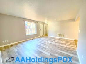 8061 SE Woodstock Blvd in Portland, OR - Building Photo - Building Photo