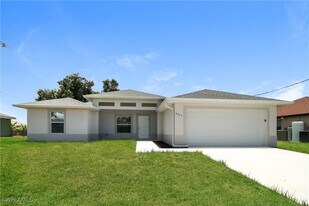 5011 Beecher St in Lehigh Acres, FL - Building Photo