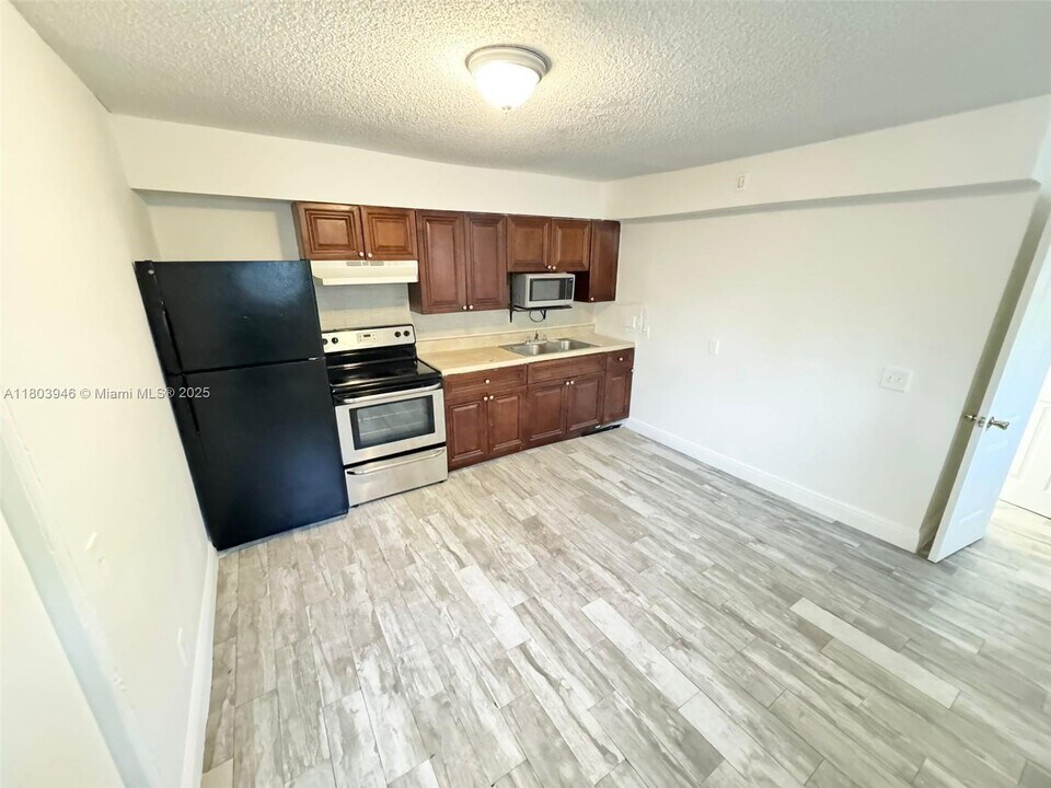 605 S J St in Lake Worth Beach, FL - Building Photo