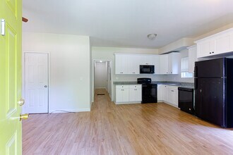 987 Dimmock St SW, Unit 1 in Atlanta, GA - Foto de edificio - Building Photo