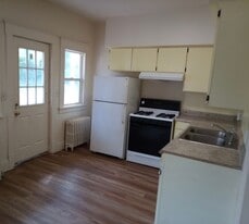 2923 River Rd, Unit Studio in Buffalo, NY - Building Photo