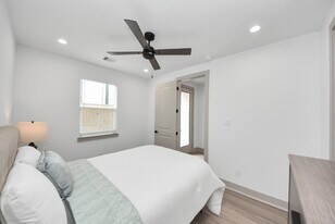 5319 Kindred Gdn Ln in Houston, TX - Building Photo