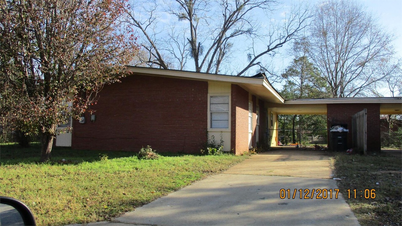 1904 Meadow Dr in Albany, GA - Foto de edificio