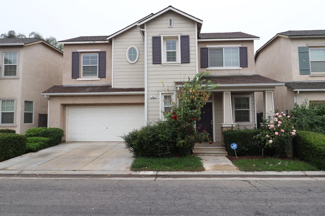70 W Brittany Ln in Clovis, CA - Building Photo