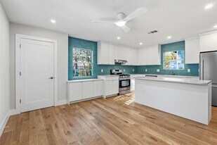 827 Gullett St in Austin, TX - Building Photo