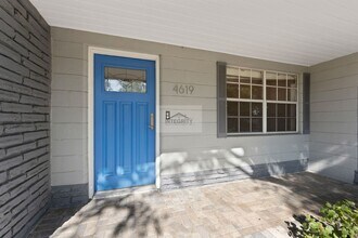 4619 W Bay Villa Ave in Tampa, FL - Building Photo - Building Photo