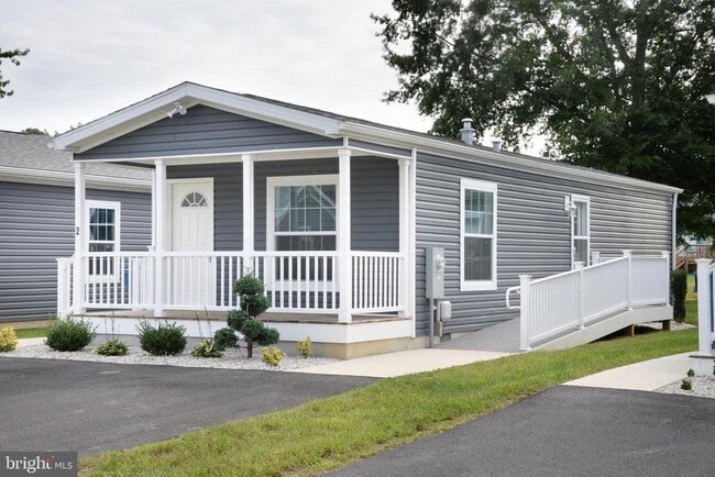 property at 1 Edgewater Dr