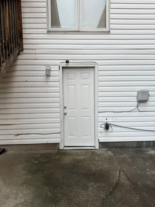 1612 W Market St in Louisville, KY - Building Photo