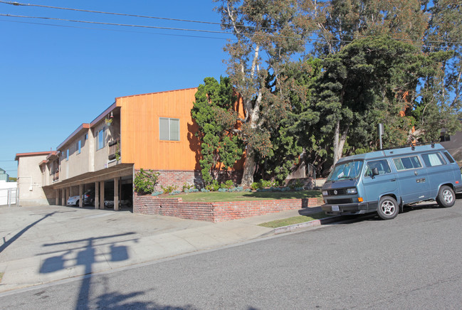 817 Hill St - Walk to Main St and the beach!