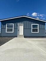 2681 E Edison Ave in Sunnyside, WA - Building Photo