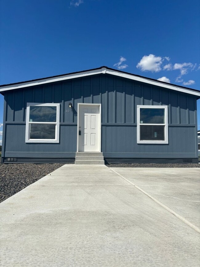 property at 2681 E Edison Ave