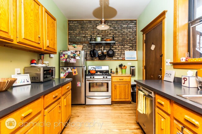 3747 N Pine Grove Ave, Unit 1 in Chicago, IL - Foto de edificio - Building Photo