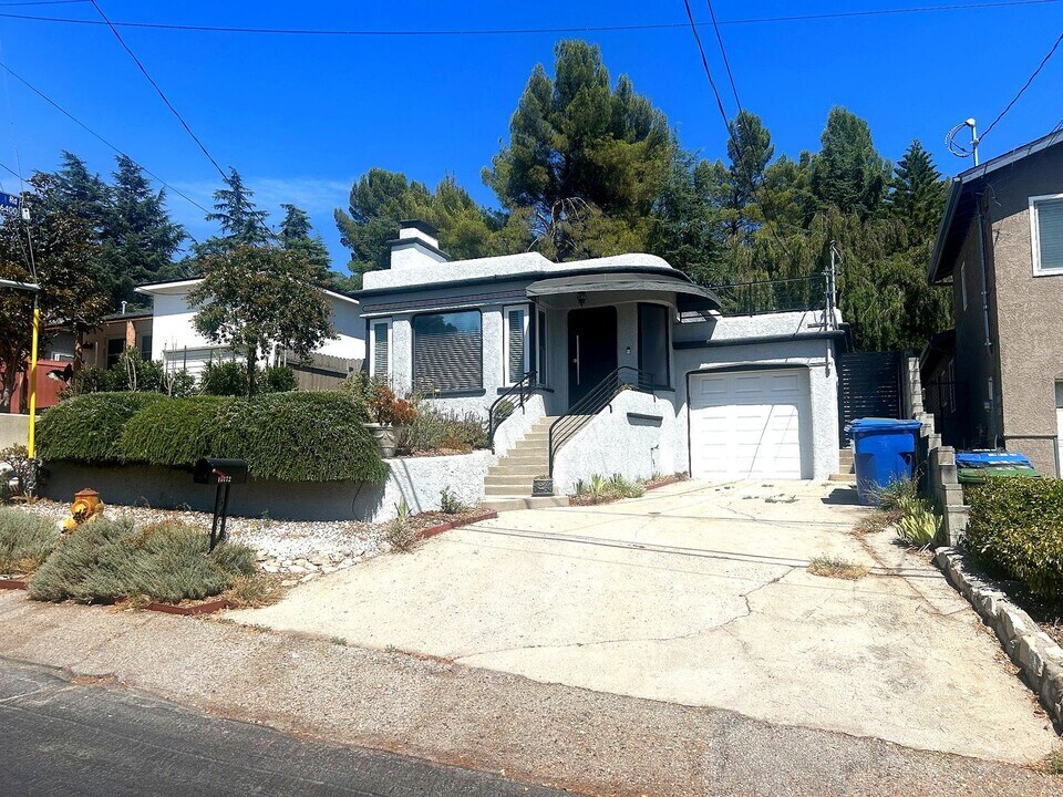 10172 Covert Ave in Los Angeles, CA - Building Photo