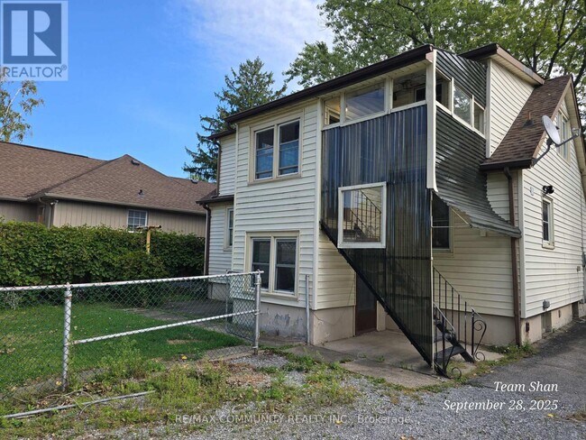 6023 Montrose Rd in Niagara Falls, ON - Building Photo - Building Photo