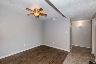 Kingston Cove Apartments in Wichita, KS - Foto de edificio - Interior Photo