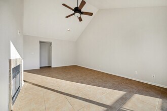 5200 Weslayan St in Houston, TX - Building Photo - Building Photo