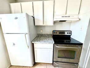 8405 Wilcrest Dr in Houston, TX - Building Photo - Building Photo
