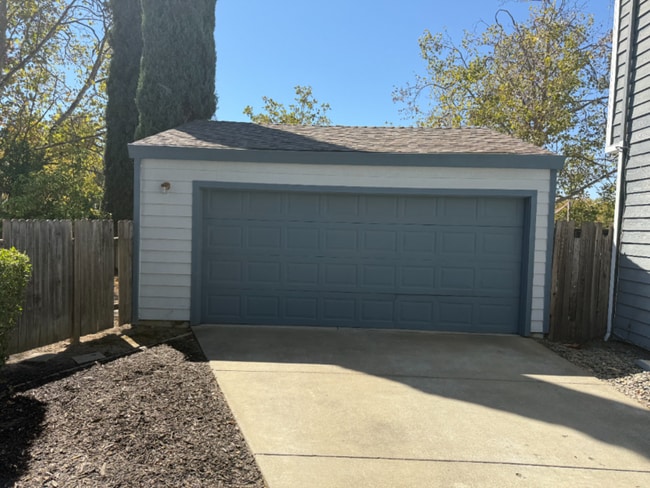 1255 Farragut Cir in Davis, CA - Building Photo - Building Photo