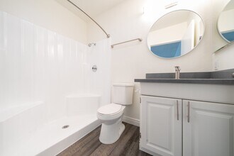 1440 Oak Dr, Unit F08 in Vista, CA - Building Photo - Building Photo