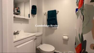 291 Elm St, Unit 2A in Cambridge, MA - Building Photo - Building Photo