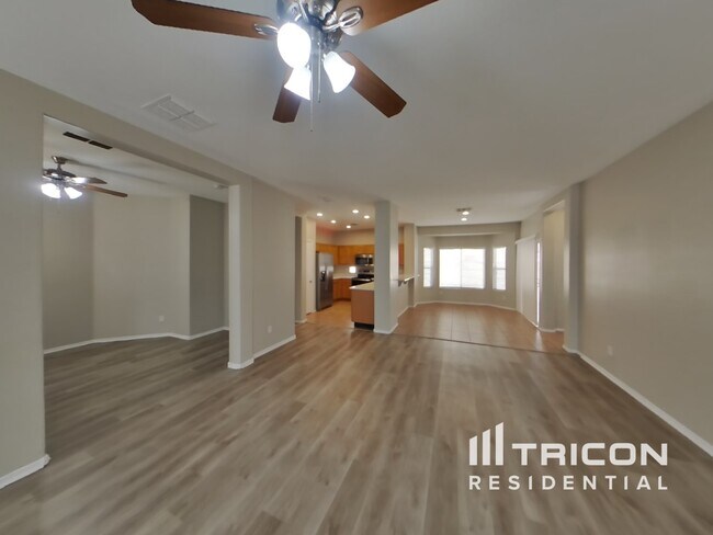 9015 W Gibson Ln in Tolleson, AZ - Building Photo - Building Photo