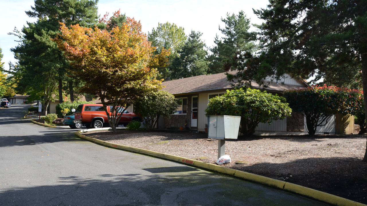 Shadow Lane Duplexes in Portland, OR - Building Photo