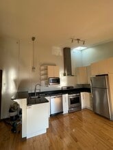 925 N Calvert St, Unit 3R in Baltimore, MD - Foto de edificio - Building Photo