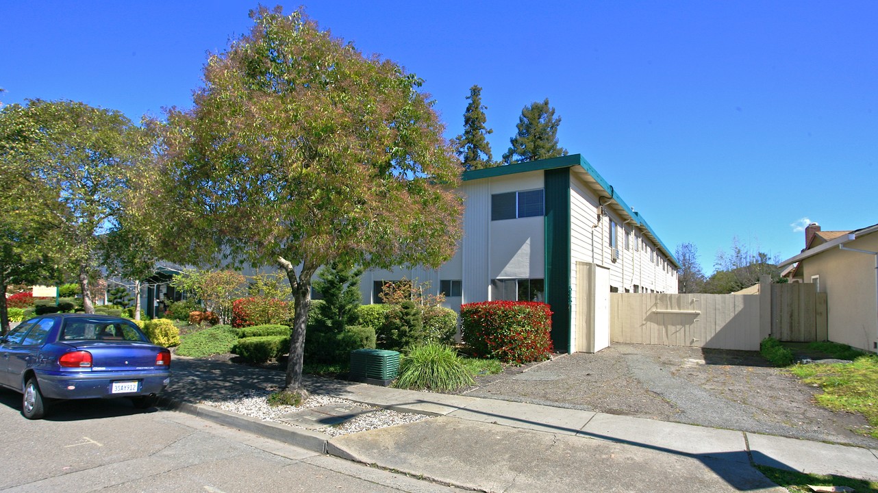 Tivoli Garden Apartments in Rohnert Park, CA - Building Photo