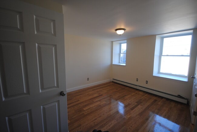 30 Wordsworth St, Unit 1 in Boston, MA - Building Photo - Building Photo