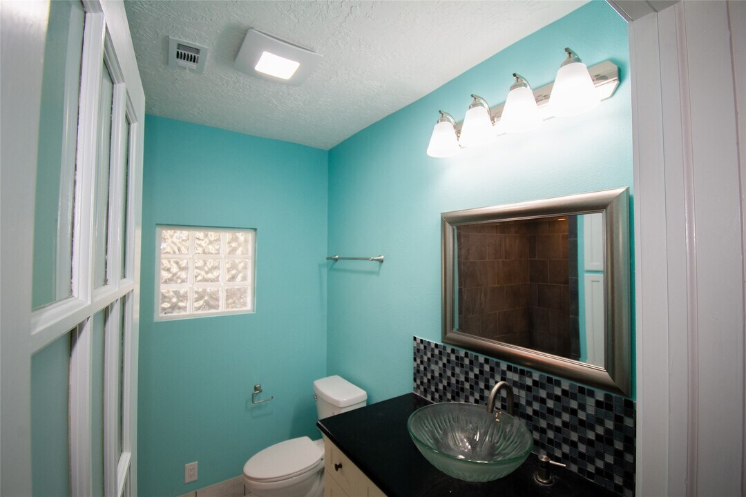 518 S Masonic St in Bellville, TX - Building Photo