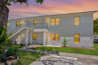 6610 Jupiter Gardens Blvd in Jupiter, FL - Building Photo - Building Photo