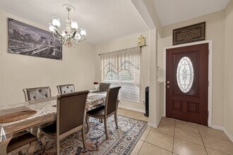 18303 All Oak Trail in Houston, TX - Foto de edificio - Building Photo